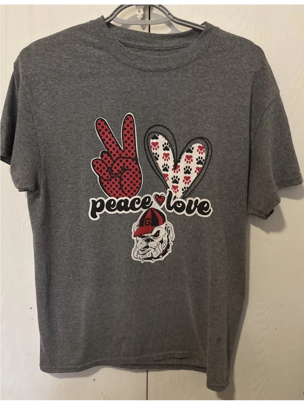 Georgia Bulldogs Women's Peace Love Georgia Bulldogs Gray Short Sleeve shirt.